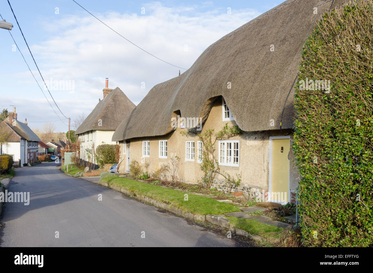 Thatched cottages in the Wiltshire village of Enford Stock Photo Alamy