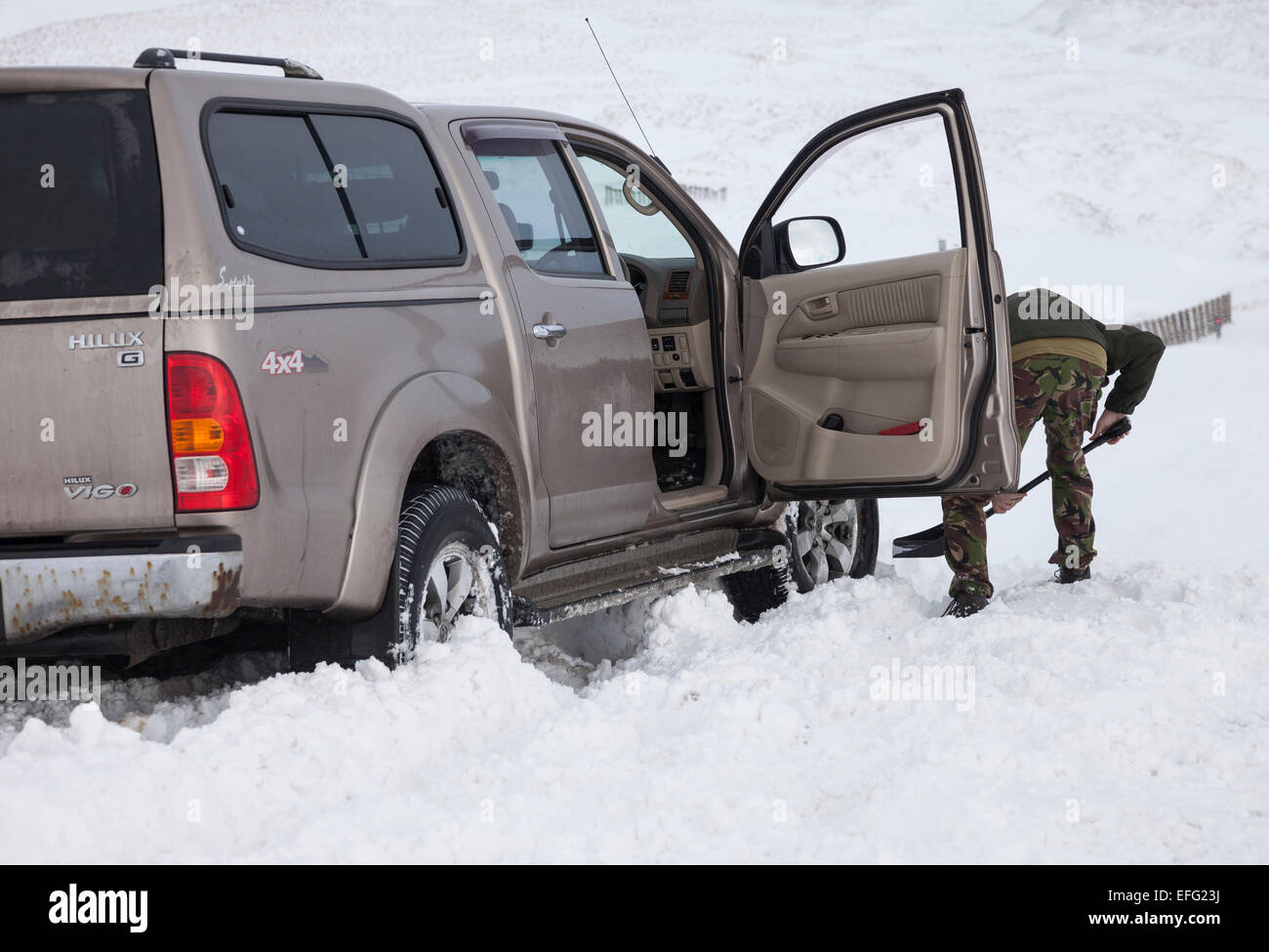 Vehicle stuck in snow hi-res stock photography and images - Alamy