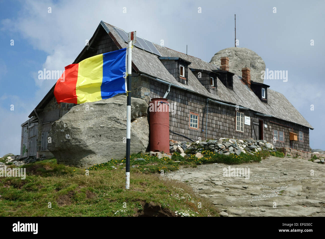What is the historical significance of the Omu peak shelters? What is the historical significance of the Omu peak shelters?