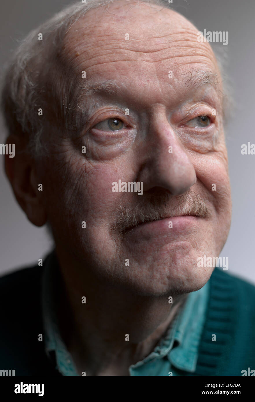 Portrait sad elderly man hi-res stock photography and images - Alamy