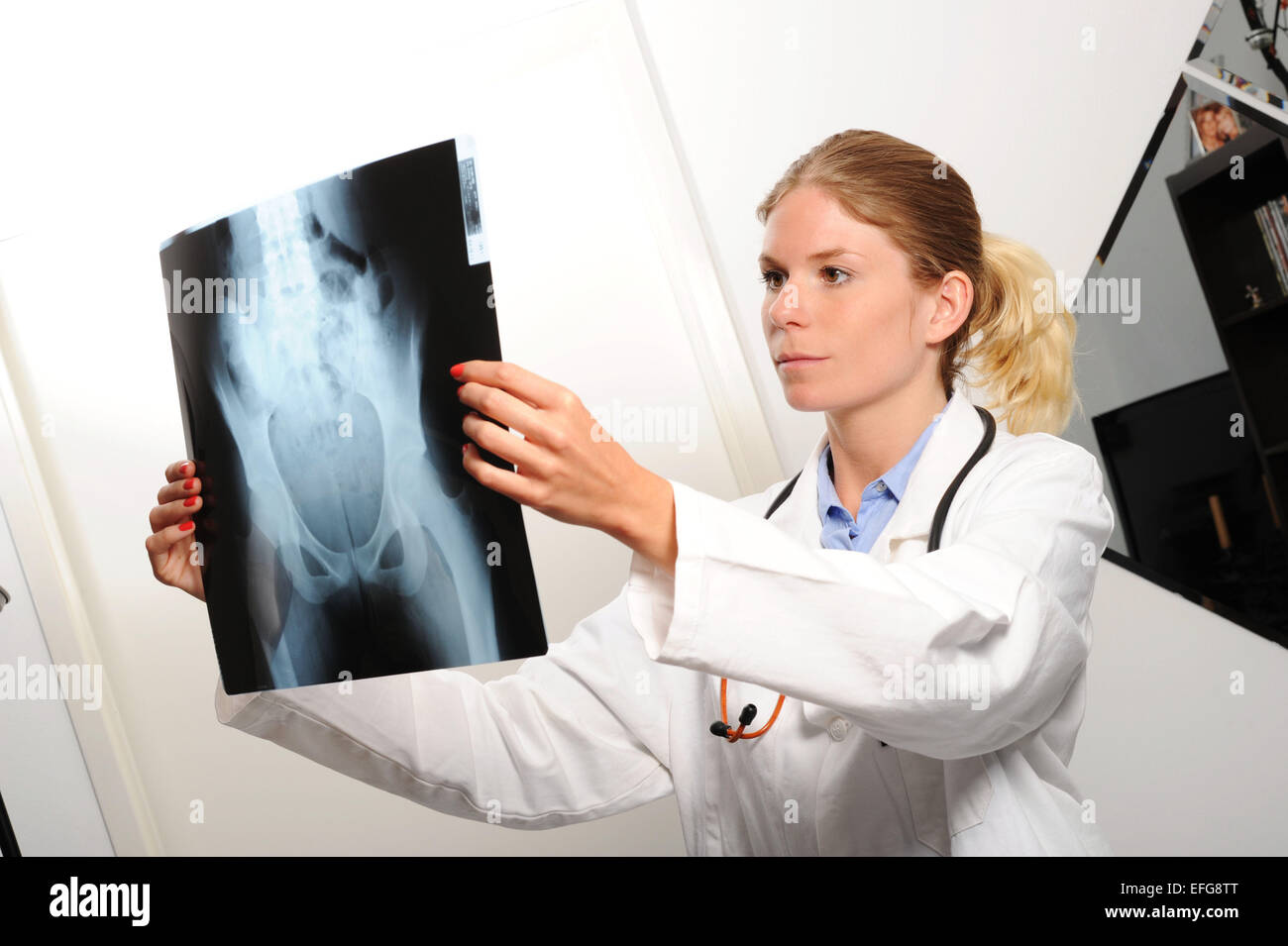 X ray of female pelvis hi-res stock photography and images - Alamy