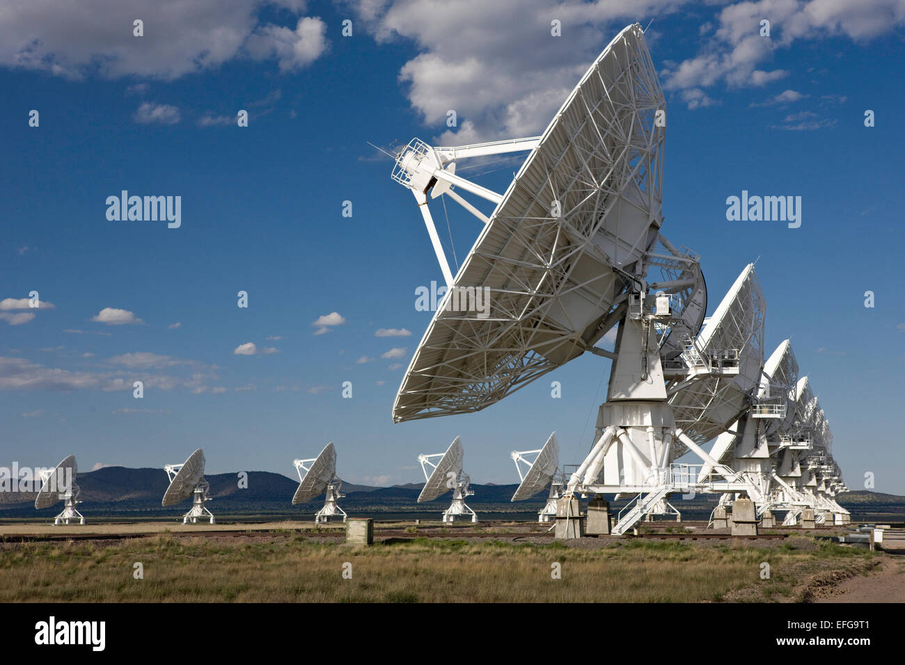 Radar telescopes in alignment at the National Radio Astronomy Observatory (Very Large Array) near Socorro, New Mexico, USA Stock Photo