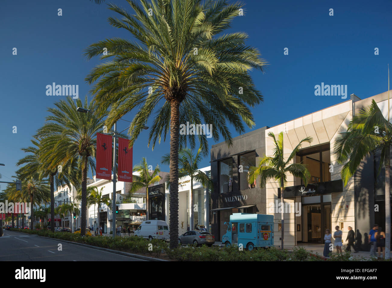 Rodeo Drive at night, Shopping, Beverly … – License image – 70077579 ❘  lookphotos
