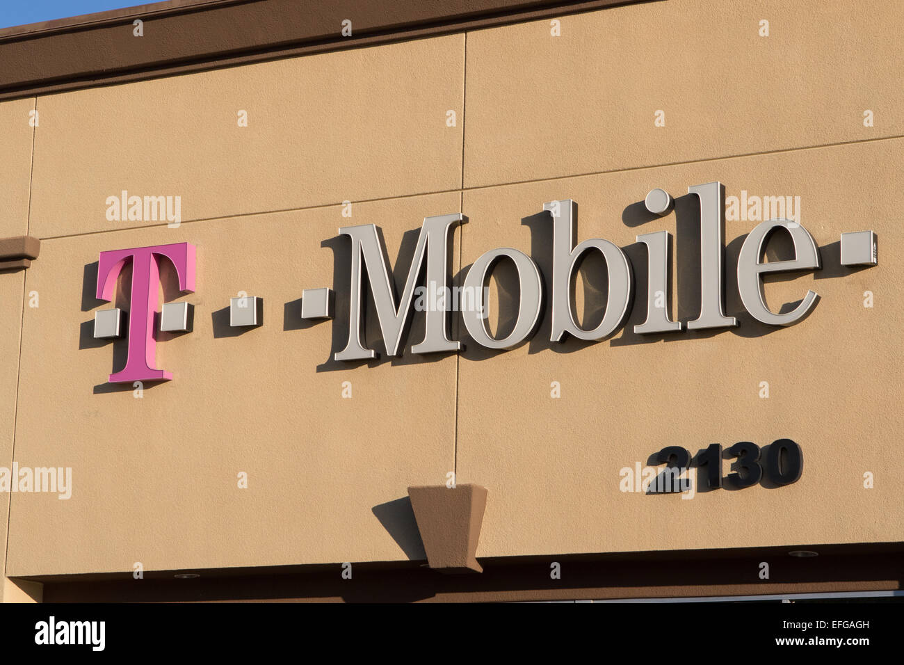T mobile flagship store hi-res stock photography and images - Alamy