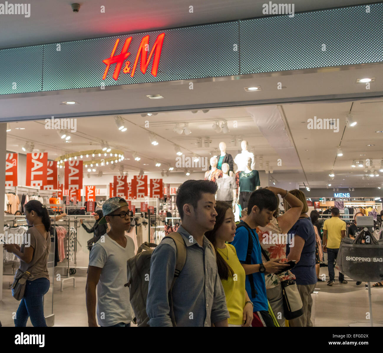 Shoppers walk past H&M Store in Vivo City Singapore Stock Photo - Alamy