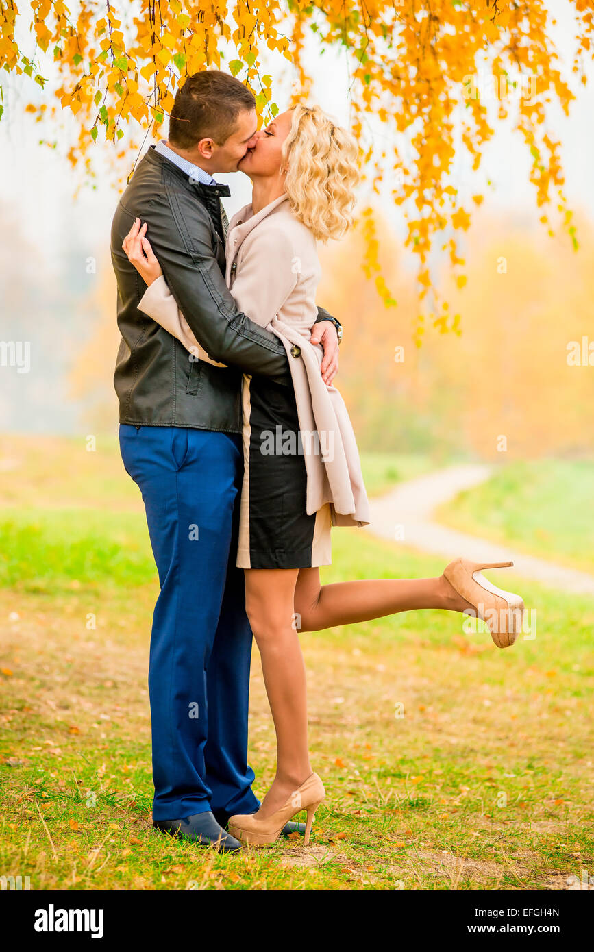 Kissing in a park hi-res stock photography and images - Alamy