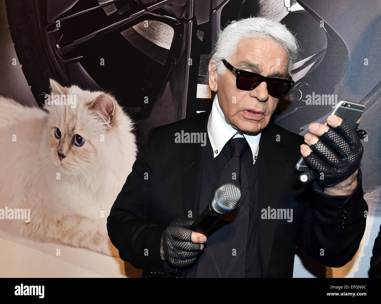Karl lagerfeld cat hi-res stock photography and images - Alamy