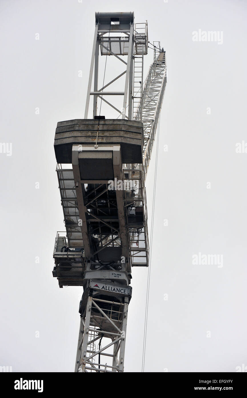 White tall tower crane hi-res stock photography and images - Alamy