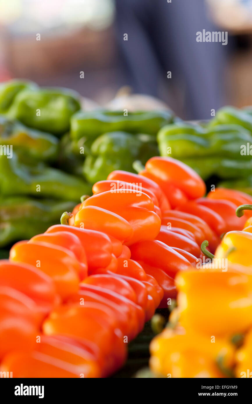 Peppers on a market stall Stock Photo - Alamy