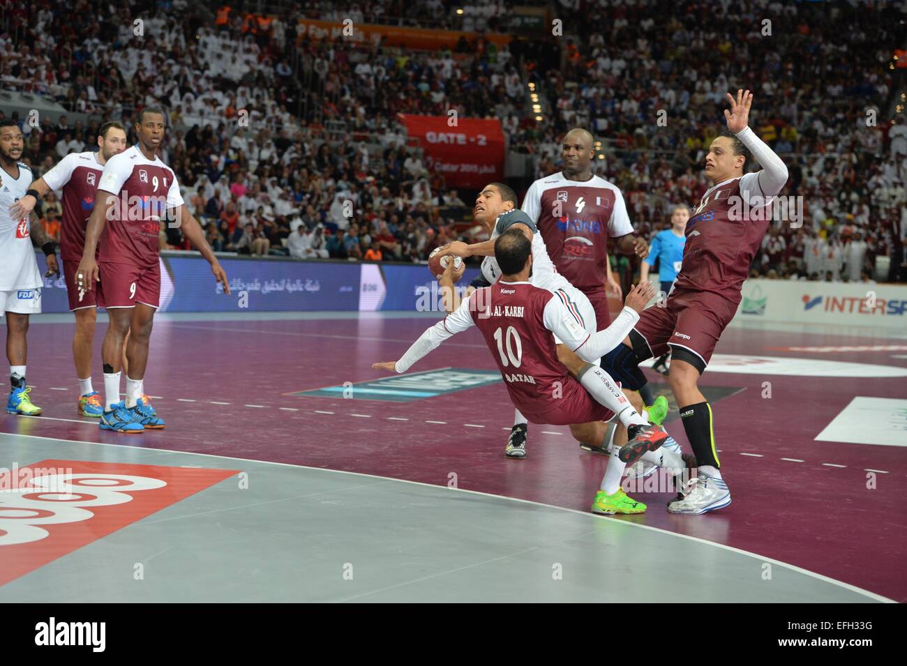 01.02.2015. Qatar, UAE. IHF Mens World Championships Handball final. Qatar  versus France. Daniel Narcisse (FRA) falls between Abdulla Al Karbi and  Hassan Mabrouk (QAT) France beat Qatar in the final by a