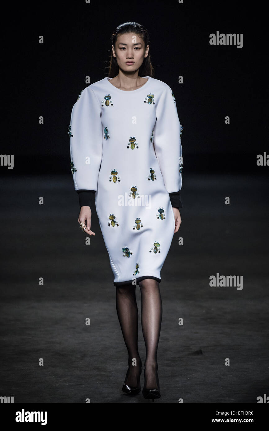 Barcelona, Spain. 4th February, 2015. Models on the catwalk present the new Page¨ Fall/Winter 2016 collection at the 080 Barcelona Fashion. Credit:  Matthias Oesterle/ZUMA Wire/ZUMAPRESS.com/Alamy Live News Stock Photo