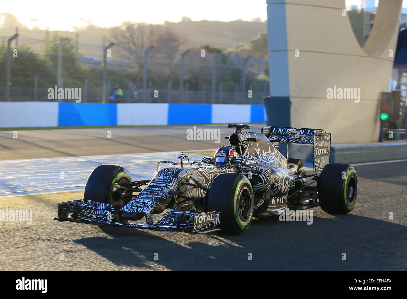 Jerez, Spain. 4th February, 2015. Daniel Kvyat of Infiniti Red Bull Racing takes the final days testing at the Jerez Circuit Credit:  Action Plus Sports Images/Alamy Live News Stock Photo
