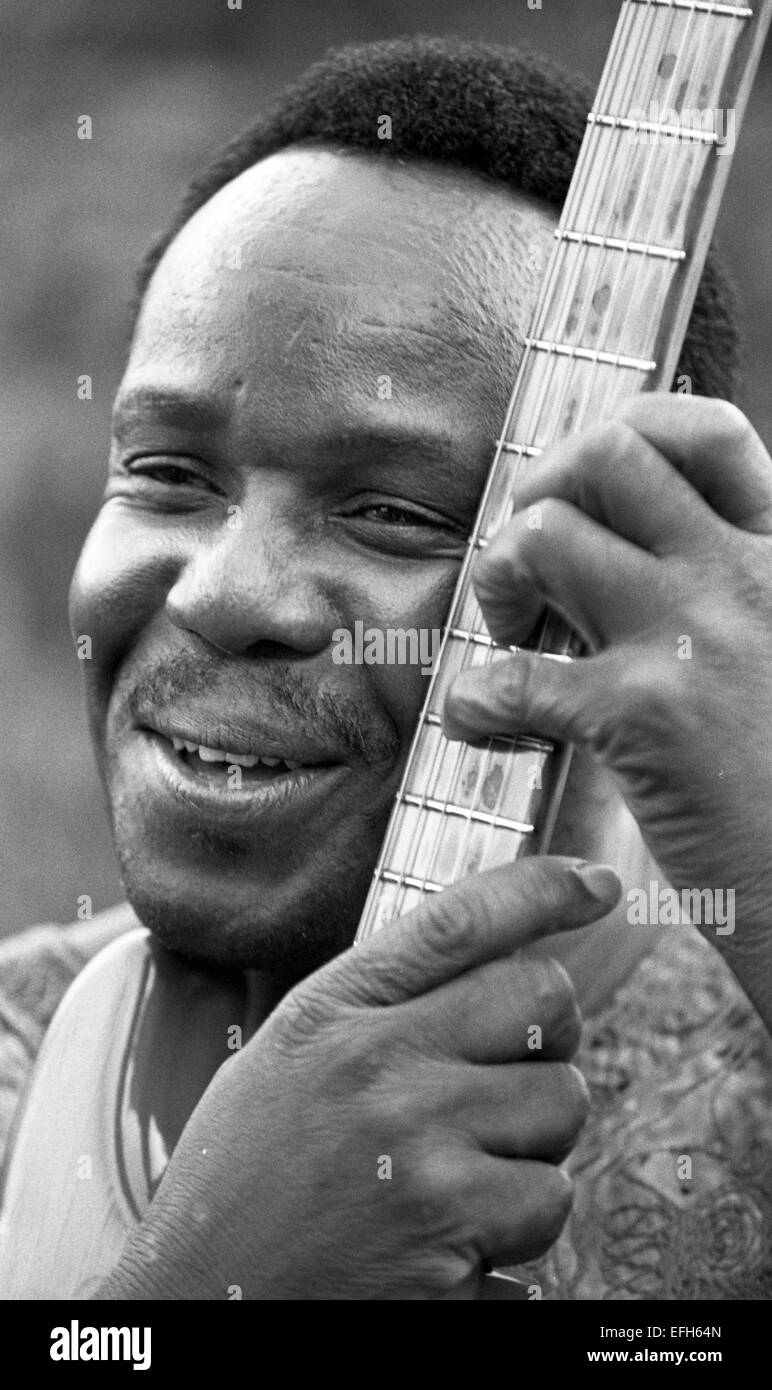 Duncan Senyatso, Afro jazzfusion singer & guitarist from Botswana