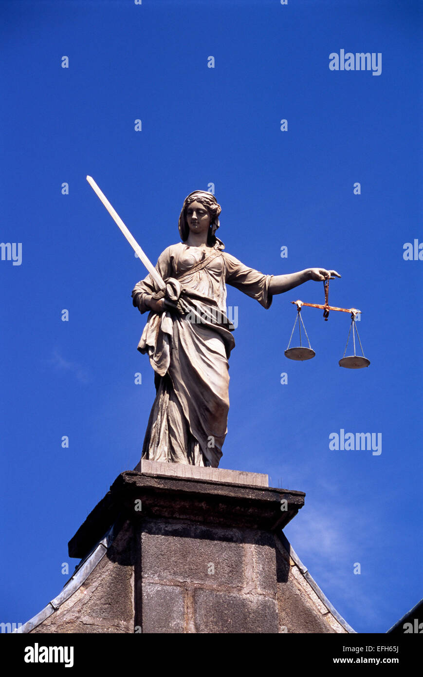 Ireland, Dublin, castle, statue of justice Stock Photo Alamy