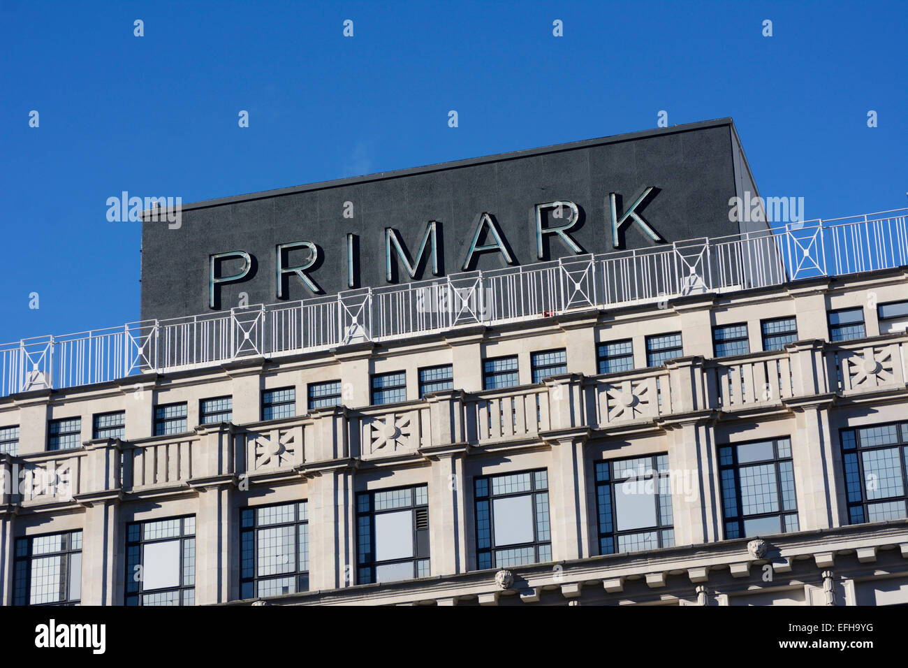 Primark building in Piccadilly, Manchester Stock Photo Alamy