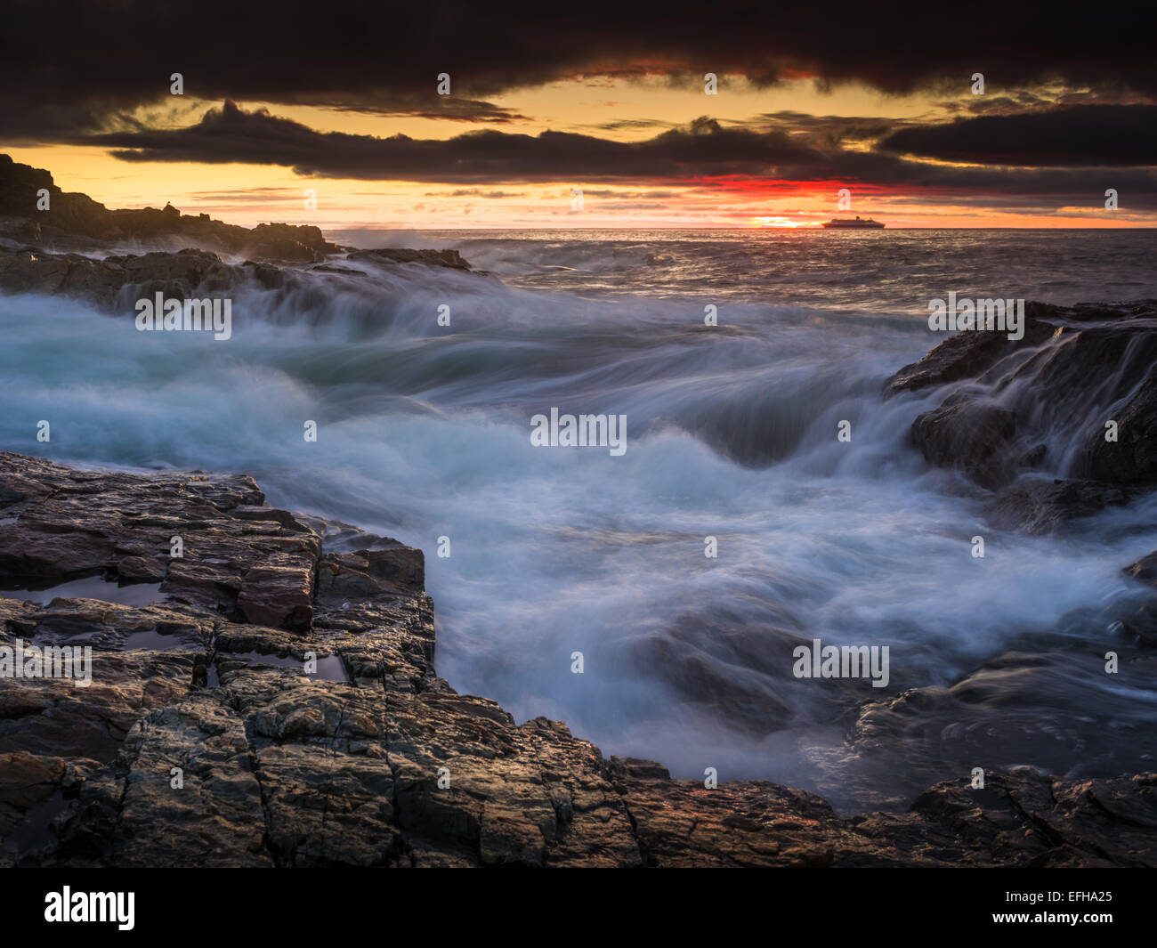 Sunrise along rocky coast hi-res stock photography and images - Alamy