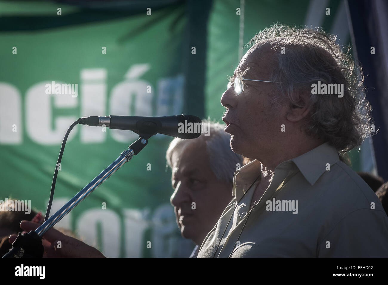Buenos Aires, Buenos Aires, Argentina. 4th Feb, 2015. Peace Nobel Price Adolfo Perez Esquive speaks as opposition parties and social organizations rally demanding justice in the AMIA case and the death of Prosecutor Alberto Nisman, the creation of an independent commission to investigate and the declassification of all secret files of the Intelligence Services. © Patricio Murphy/ZUMA Wire/Alamy Live News Stock Photo