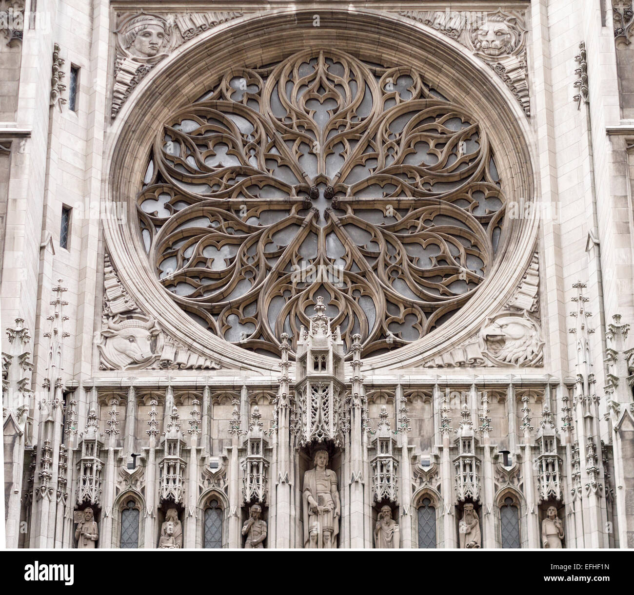 Detail of the exterior of the rose window of St Patrick's Cathedral. Intricate carved stone lattice work and saints Stock Photo