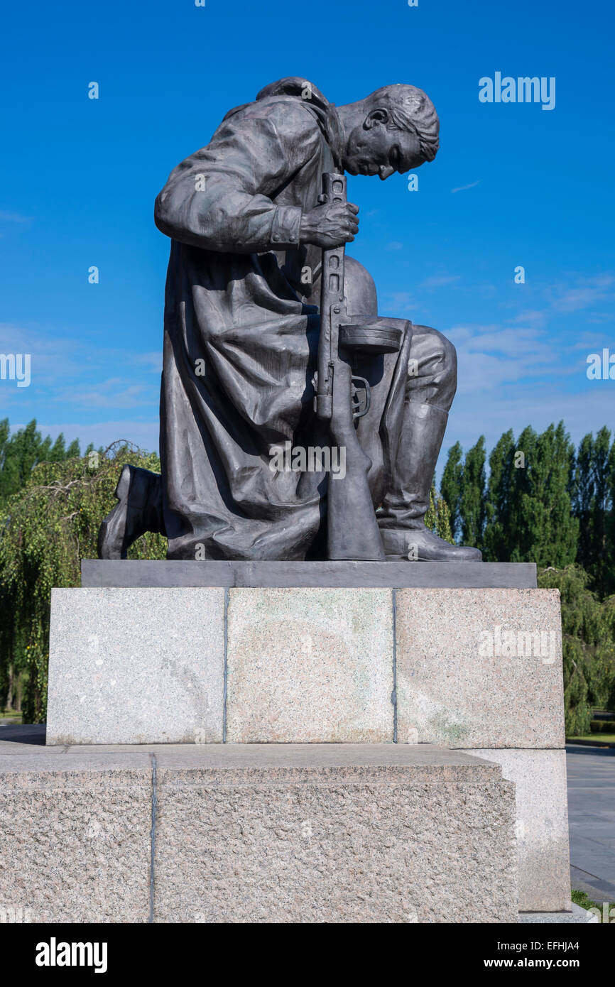 Statue of the kneeling soldier of Soviet War Memorial, Treptower park, Berlin, Germany, Europe. Stock Photo