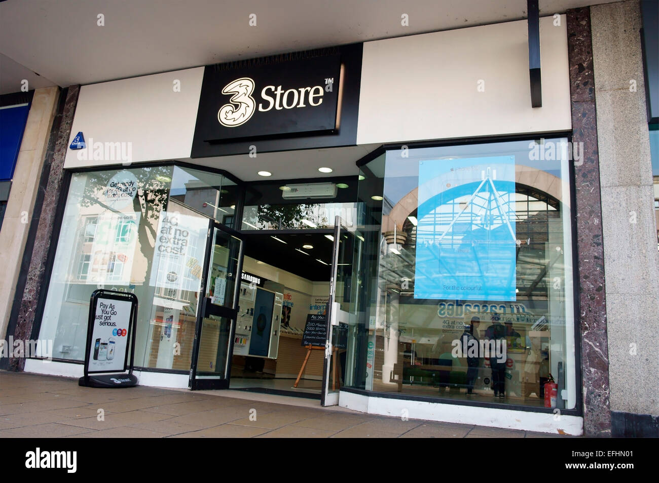 3 store Commercial Road Portsmouth Hampshire UK Stock Photo Alamy