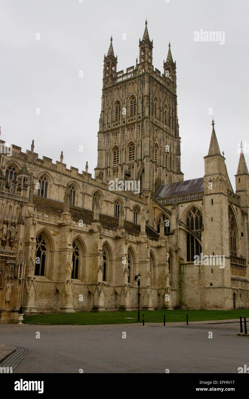 Gloucester Cathedral, Cathedral Church of St Peter and the Holy and Indivisible Trinity, Gloucester, England in December Stock Photo