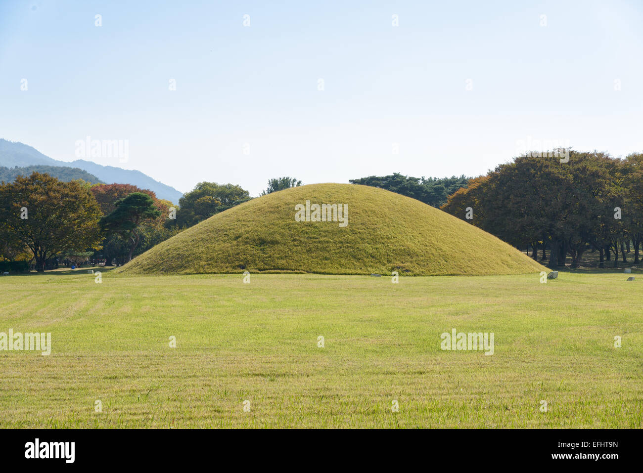royal tombs located in Gyeongju in Silla kingdom. Silla was one of the