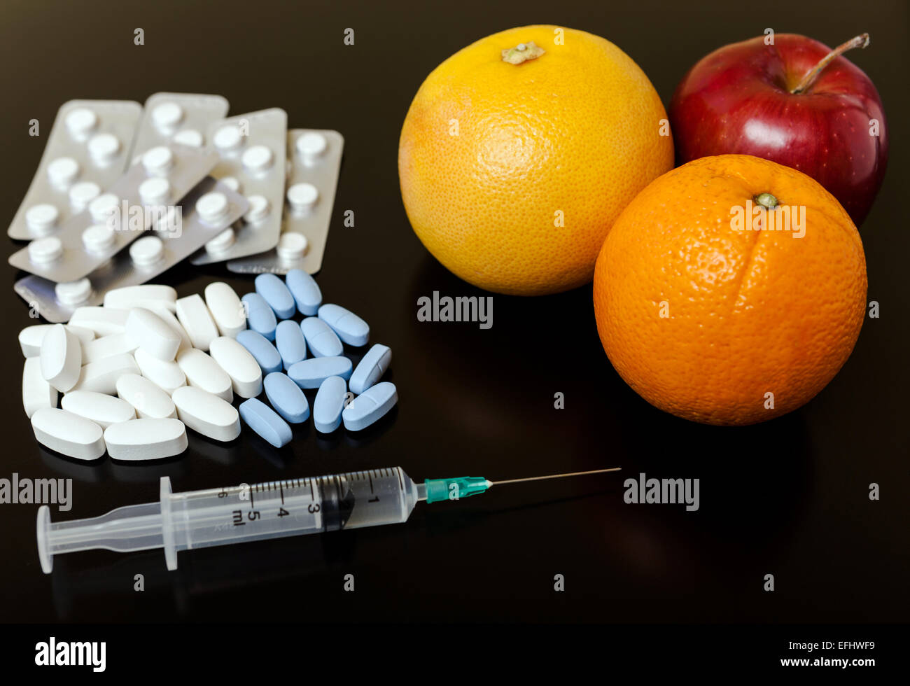 Фруктовые таблетки. Таблетки и фрукты. Фрукты и лекарства. Еда лекарственные препараты. Антибиотик фруктам.