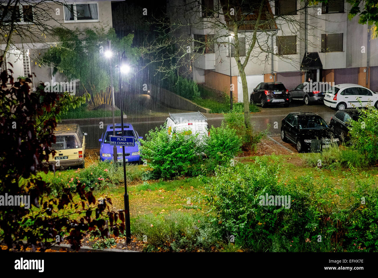 Car parked outside house street hi-res stock photography and images - Alamy