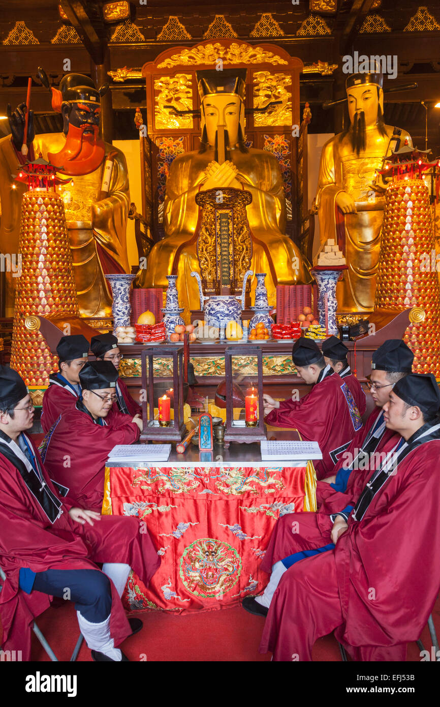 China, Shanghai, Yuyuan Garden, City God Temple of Shanghai, Statues in the Hall of Huo Guang Stock Photo