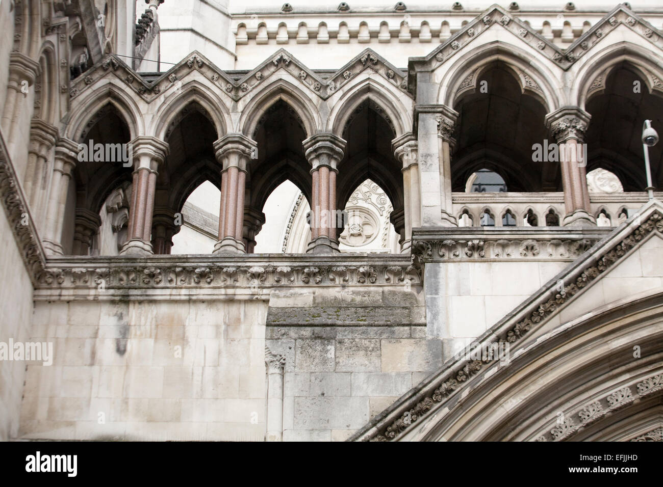 Royal courts london statue hires stock photography and images Alamy