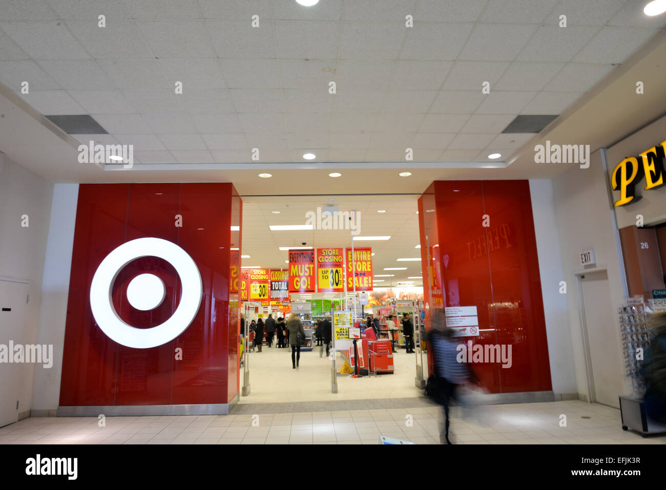 Toronto, Ontario, Canada. 5th February, 2015. Target Canada liquidation sales begin Thursday. Credit:  Nisarg Lakhmani/Alamy Live News Stock Photo