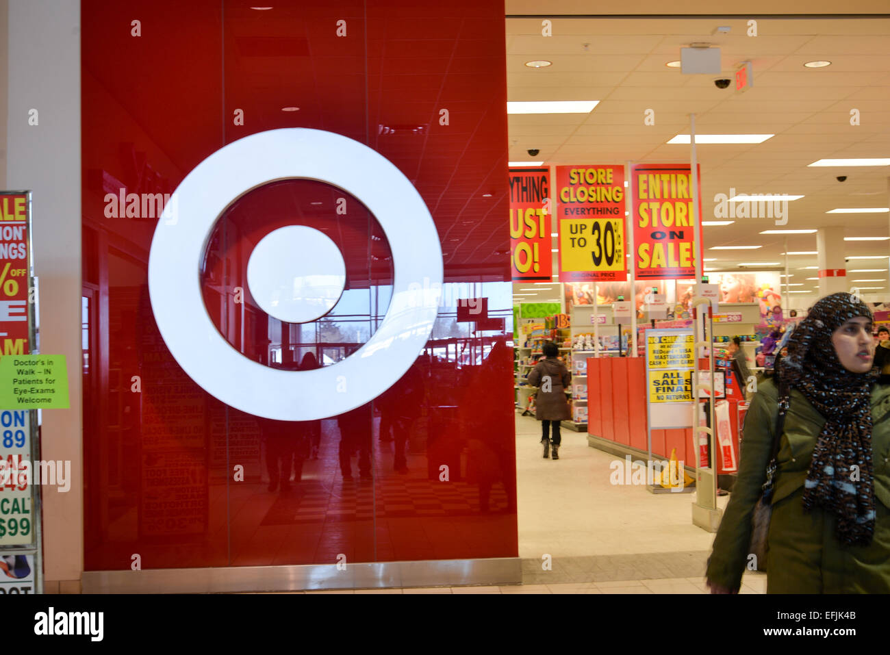 Toronto, Ontario, Canada. 5th February, 2015. Target Canada liquidation sales begin Thursday. Credit:  Nisarg Lakhmani/Alamy Live News Stock Photo