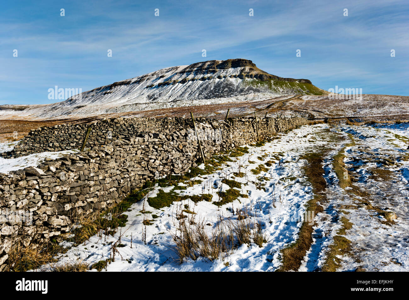 Pen-y-ghent hill in the snow, Horton in Ribblesdale, Yorkshire Dales National Park, UK Stock Photo