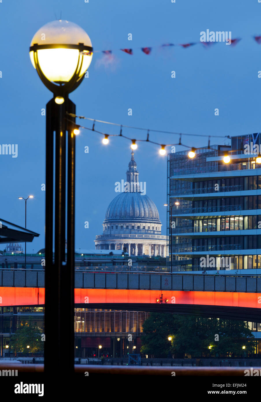 St Pauls Cathedral behind the Borough High Bridge, Borough High Street, Southwark, London, England Stock Photo