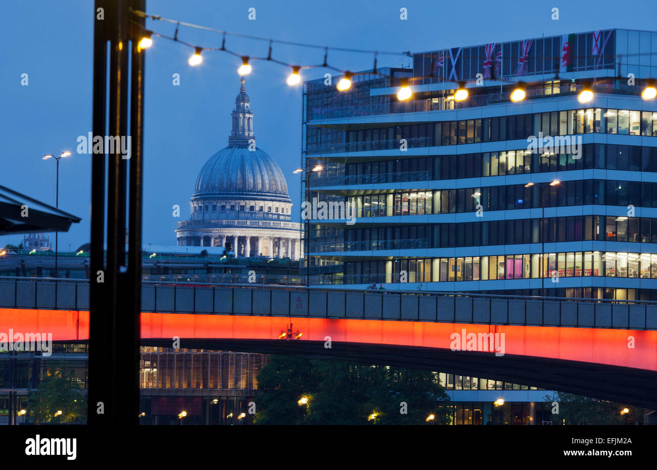 St Pauls Cathedral behinde the Borough High Bridge, Borough High Street, Southwark, London, England Stock Photo