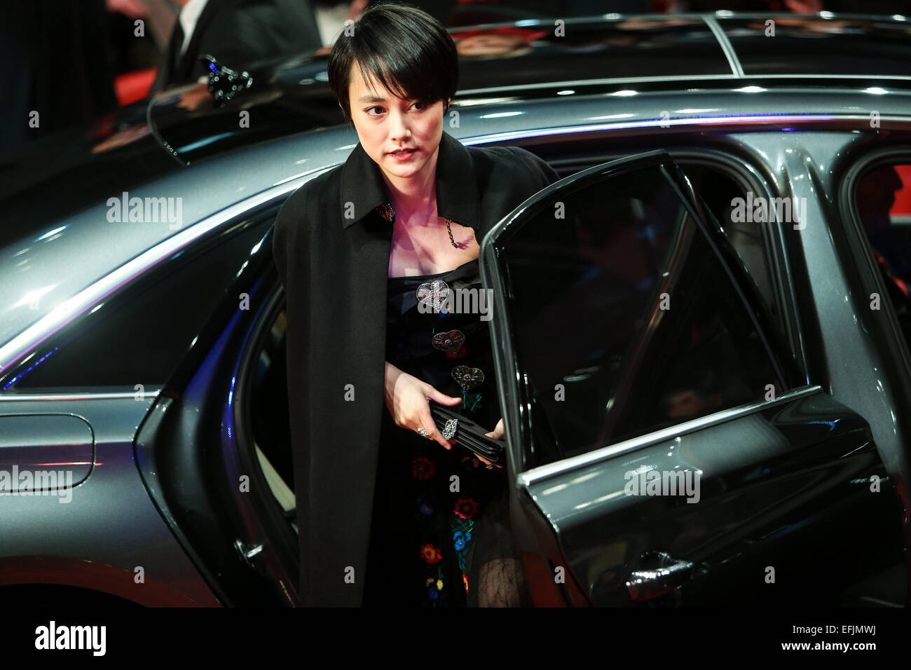 Berlin, Germany. 5th Feb, 2015. Actress Rinko Kikuchi arrives on the red carpet prior to the opening ceremony at the 65th Berlinale International Film Festival in Berlin, Germany, on Feb. 5, 2015. Credit:  Zhang Fan/Xinhua/Alamy Live News Stock Photo