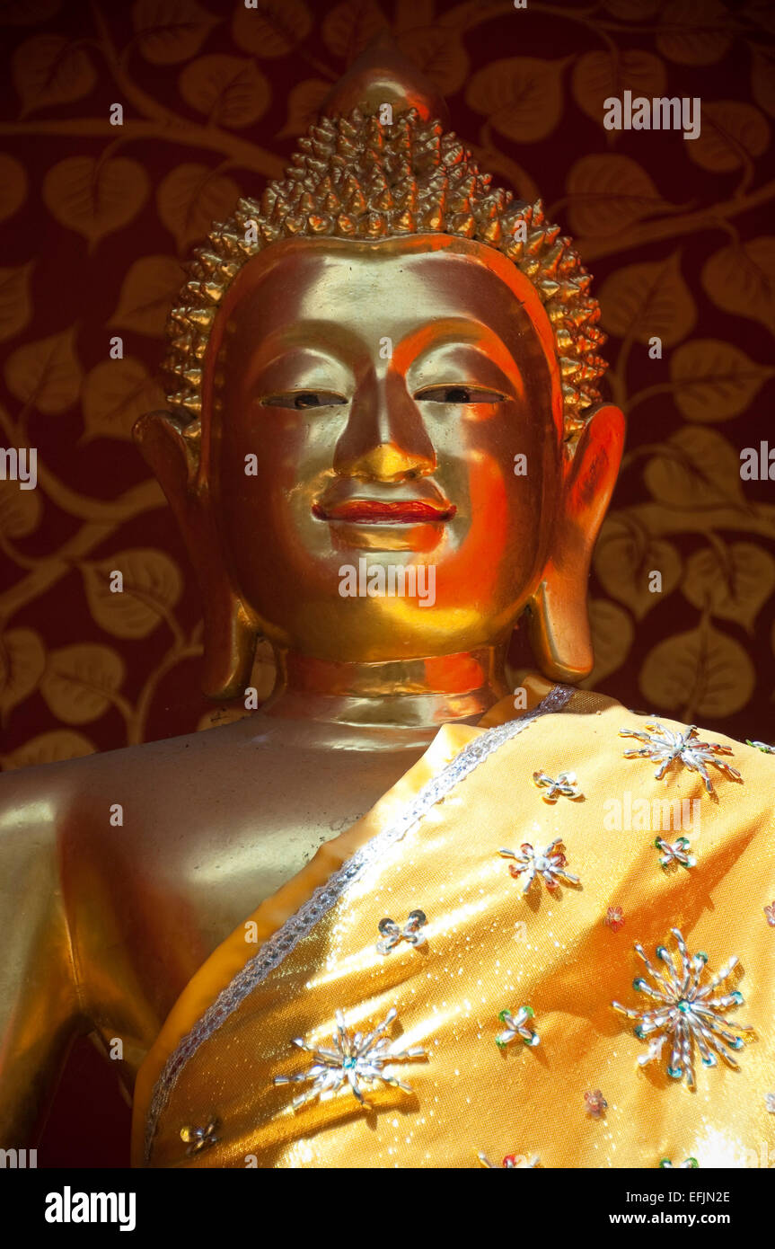 Vertical close up of a traditional gold Buddha at Wat Phan An in Chiang Mai Stock Photo