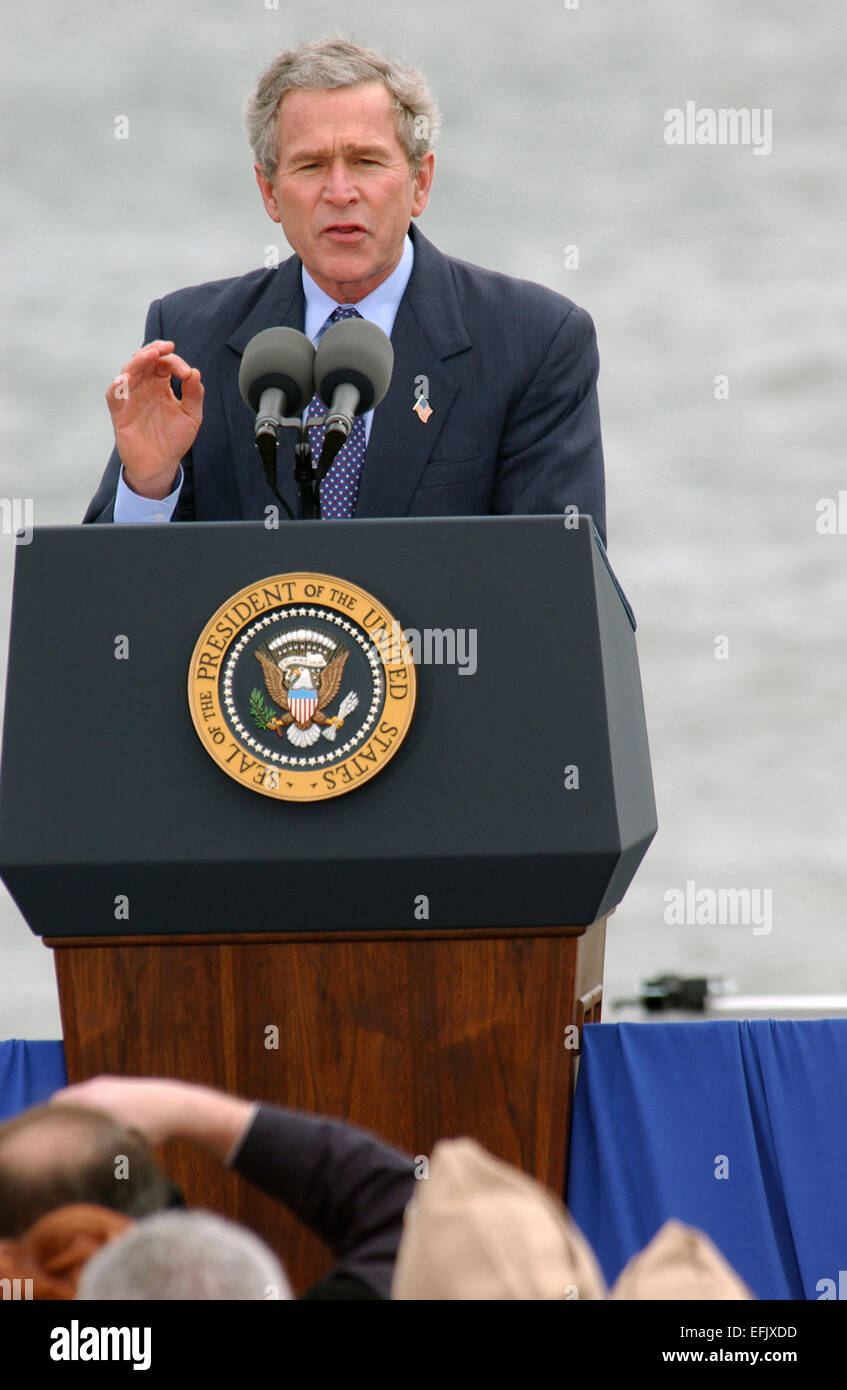 US President George W. Bush addresses homeland security and the war against terrorism during a visit to the Union Pier February 5, 2004 in Charleston, South Carolina. Stock Photo