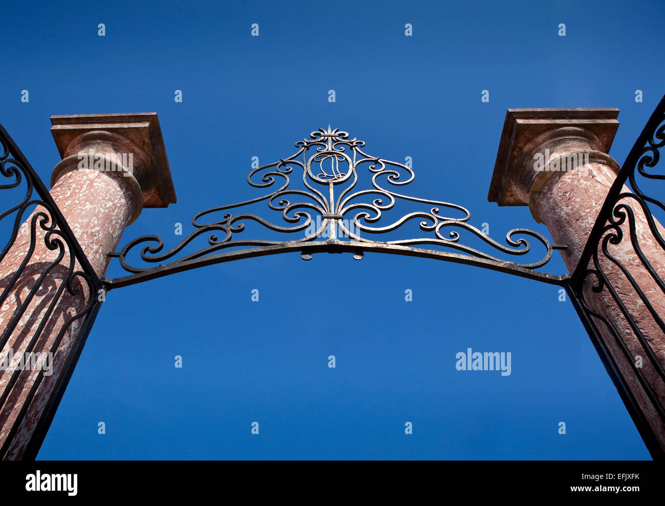 Wrought iron pillars hires stock photography and images Alamy