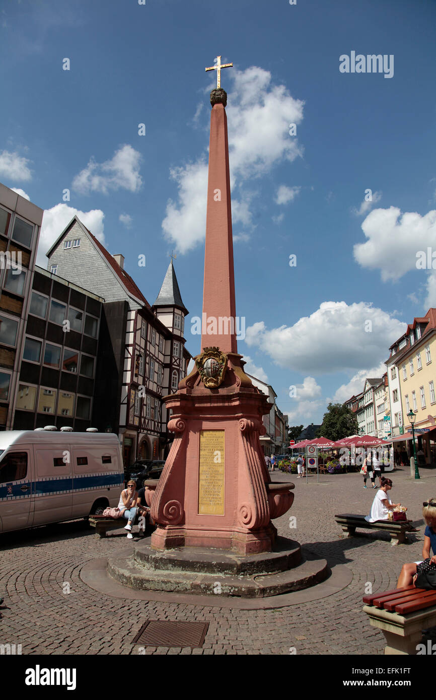 Obelisk in front of the parish church of St. Blasius in Fulda. The City Parish Church of St. Blaise is the last major building that was built in the Baroque period 1770 to 1786.  Photo: Klaus Nowottnick Date: August 8, 2014 Stock Photo