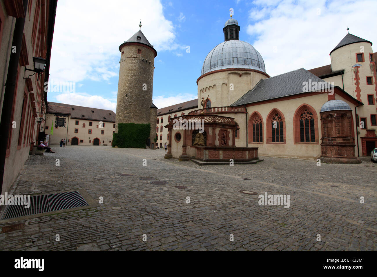 The interior courtyard of the fortress Marienberg in Wuerzburg with Bergfried, St. Mary's Church and fountain. The fortress is surrounded by vineyards and overlooks the ancient university city with its domes, towers and bridges. Photo: Klaus Nowottnick Dat Stock Photo