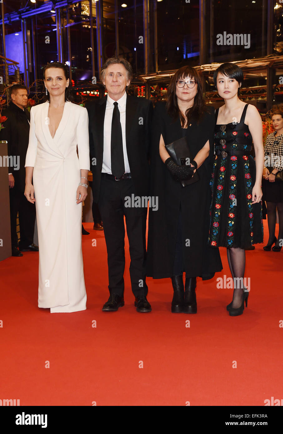 Berlin, Germany. 05th Feb, 2015. The team behind Nobody Wants The Night: Juliette Binoche (l-r), Gabriel Byrne, director Isabel Coixet and the Japanese actress Rinko Kikuchi at the opening gala of the 65th Berlin Film Festival and the premiere of Nobody Wants The Night, 5 February 2015. The movie is presented out of competition at the Berlinale, which runs from 05 to 15 February 2015. Photo: Jens Kalaene/dpa Credit:  dpa picture alliance/Alamy Live News Stock Photo