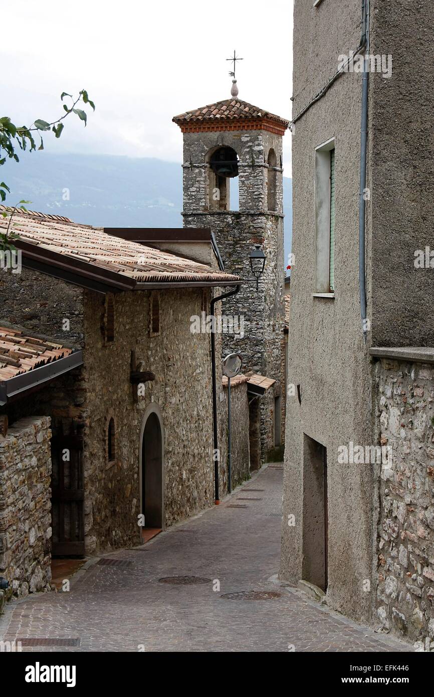 Through the mountain villages of Tignale lead narrow streets. The historic homes are built with stones from the surrounding area and the bricks on the roofs seem to have forgotten the time. Photo: Klaus Nowottnick Date: August 26, 2014 Stock Photo