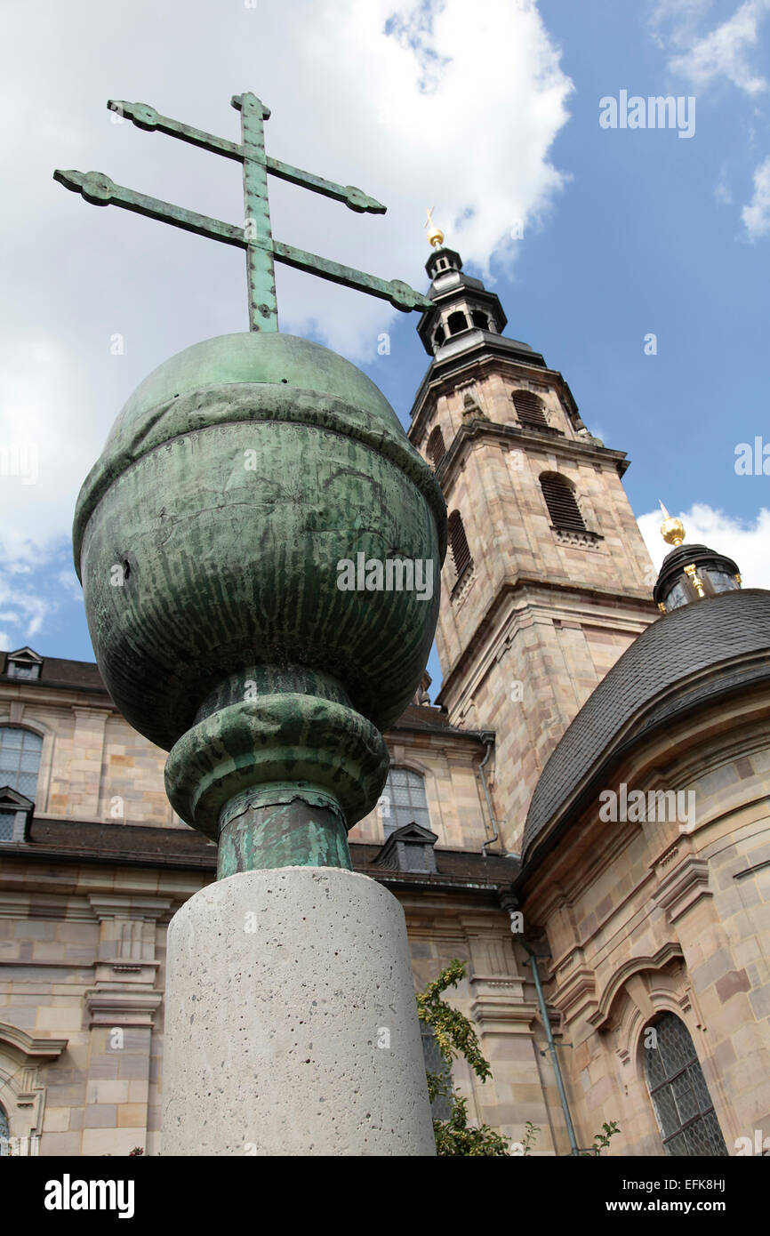 The Fulda Cathedral is the landmark of Fulda and he is the most important Baroque church of Hessen. This catholic church was built between 1704 and 1712 by the famous architect Johann Dientzenhofer. Photo: Klaus Nowottnick Date: August 8, 2014 Stock Photo