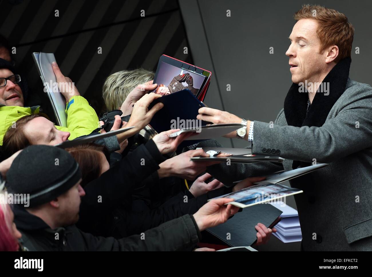 Berlin, Germany. 06th Feb, 2015. British actor Damian Lewis arrives at the photocall for 'Queen of the Desert' at the 65th annual Berlin Film Festival, in Berlin, Germany, 06 February 2015. The movie is presented in the Official Competition of the Berlinale, which runs from 05 to 15 February 2015. PHOTO: BRITTA PEDERSEN/dpa/Alamy Live News Stock Photo