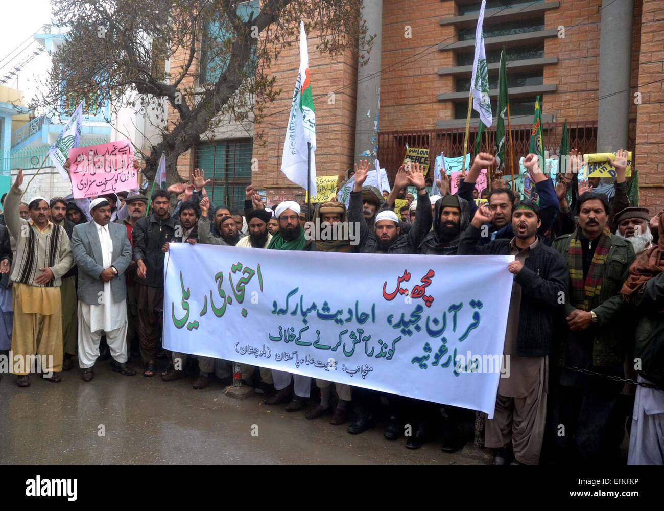Members of Jamat-e-Ahle Sunnat are protesting against attack and set to fire Darbar-e-Ghausia in Mach district of Balochistan, outside press club in Quetta on Friday, February 06, 2015. Stock Photo