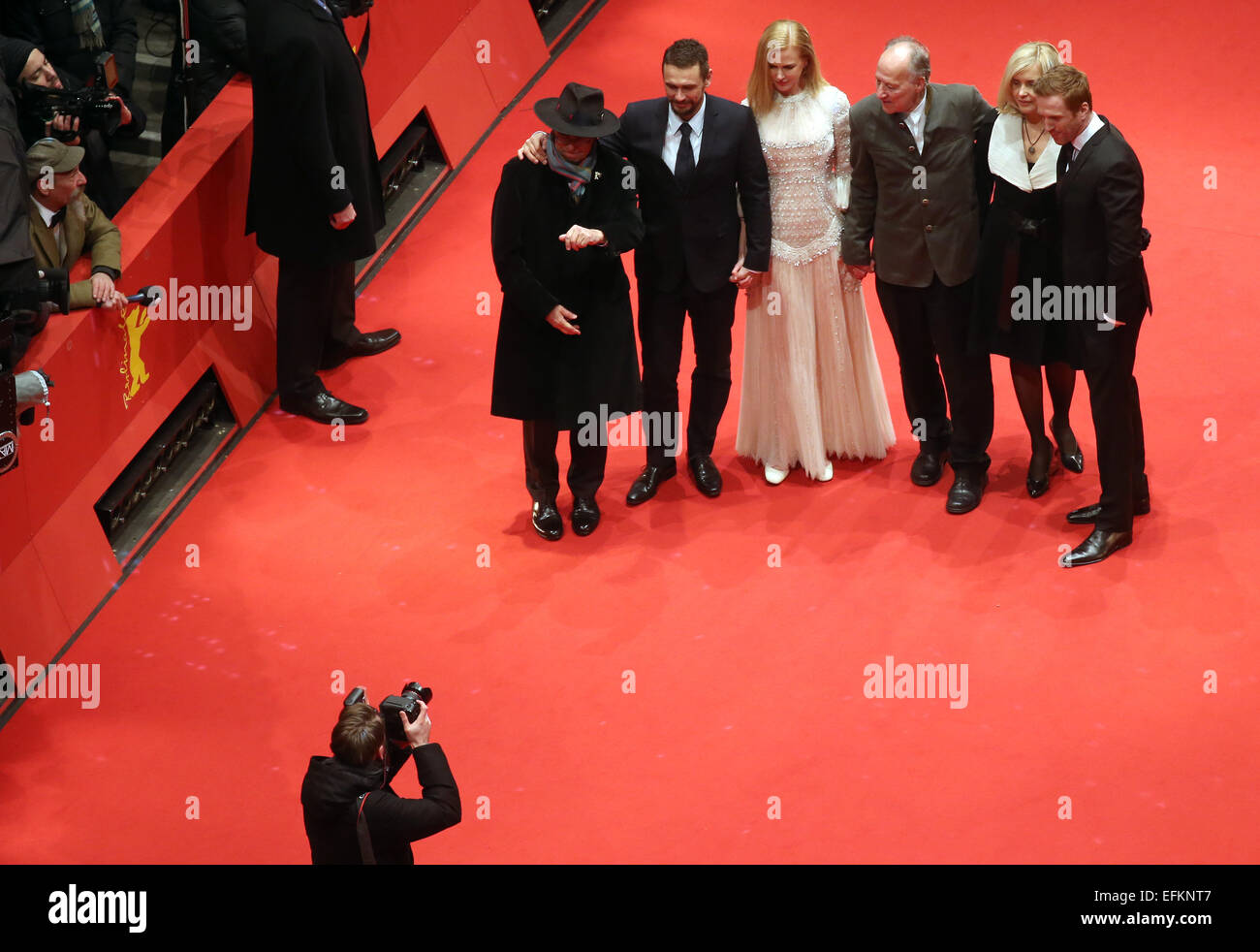 Berlin, Germany. 06th Feb, 2015. Berlinale-Director Dieter Kosslick (L-R), US-actor James Franco, Australian actress Nicole Kidman, German director Werner Herzog, his wife Lena and British actor Damian Lewis arrive for the screening of 'Queen of the Desert' during the 65th annual Berlin Film Festival, in Berlin, Germany, 06 February 2015. The movie is presented in the Official Competition of the Berlinale, which runs from 05 to 15 February 2015. PHOTO: KAY NIETFELD/dpa/Alamy Live News Stock Photo