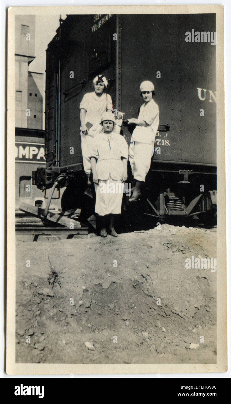 Women posing 1930s hi-res stock photography and images - Alamy