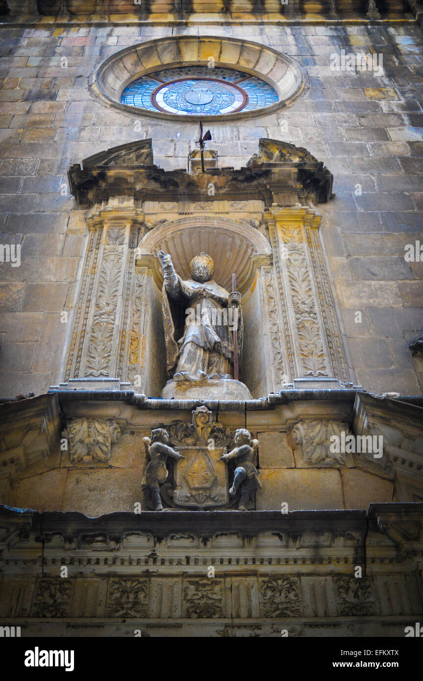 Barcelona cathedral angel sculpture hires stock photography and images Alamy