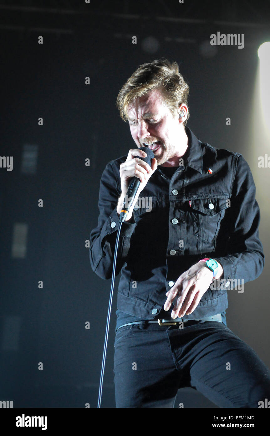Wolverhampton, UK. 6th February, 2015. The Kaiser Chiefs live at Wolverhampton Civic Hall, Ricky Wilson performs and is on fire. Credit:  Malcolm Brice/Alamy Live News Stock Photo